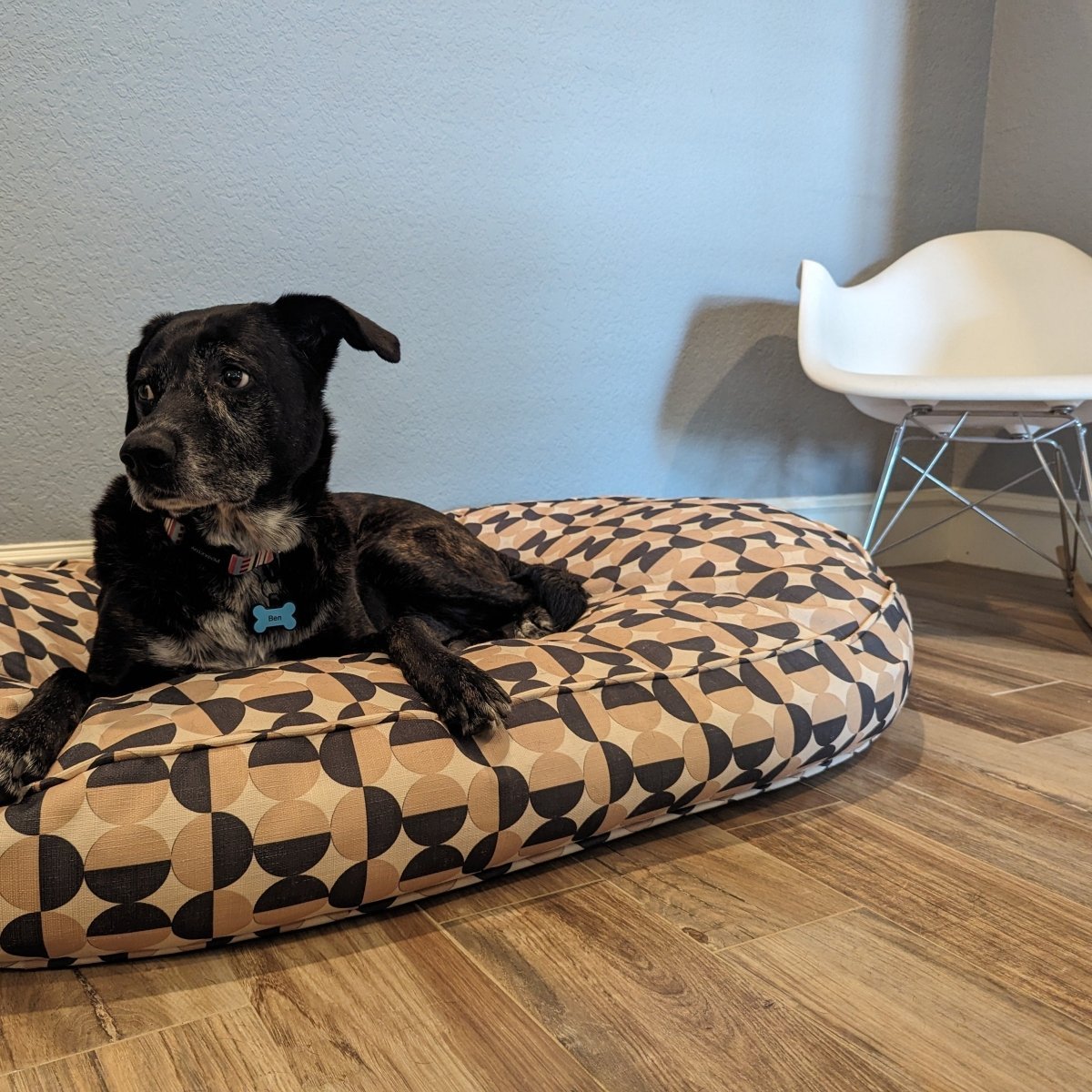 Oval Lounger Bed
